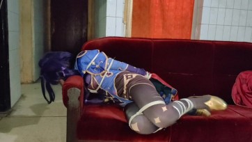 【TiedIndonesia】cos捆绑系列 "Mona的未偿债务"，因为Mona的债务越来越多，她无法偿还，放债人就把她作为报酬。她被抓走，被训练成奴隶。这个性感女孩的命运如何？