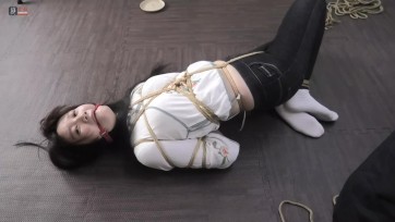 【绳之韵】新人小三（女孩自己取的名字...）试镜上集：小细腿、牛仔裤、白袜，后高手驷马悬吊、SP、TK，耐力测试