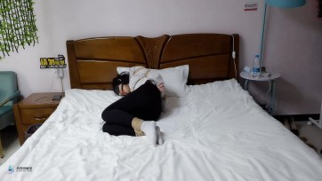 【JS】【曼曼】《入室劫案5》Part 1 独居女孩遇劫匪日式紧缚白棉袜口球堵嘴蒙眼