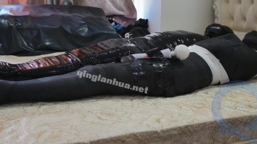 【紧缚少女樱雅酱】黄色胶带木乃伊+红色胶带+黑色胶带木乃伊+蓝色胶带木乃伊+黑色绷带等！多人捆绑！鞭打+棒棒+挠痒TK+呼控等等 不断挣扎~！