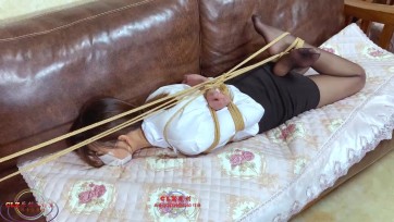 【clz原创】大长腿 黑丝驷马放置挣扎, 很紧的日式后手！