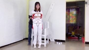 【clz原创】三套学生服作品 第五集 女生被惩罚在线直bo，逃脱拿钥匙！