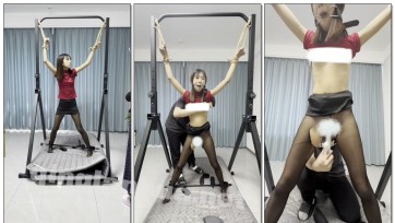 【束人映像】【绿帽女帮男友绑单女】夫妻俩玩弄单女 柔弱娇小女大，真空无内黑丝制服+大字禁锢强开腿 钢圈阔嘴+震动B，TD，ZW棒轮番使用不停强高，手指无限抠