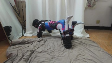 Dva被戴上口球眼罩和狗狗套装变身小母狗帮主人看家啦