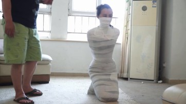 【逍遥】《名模的陷阱02》美女被伪装拘束！救星就在面前却发现不了！美女木乃伊捆绑下强制跳舞！