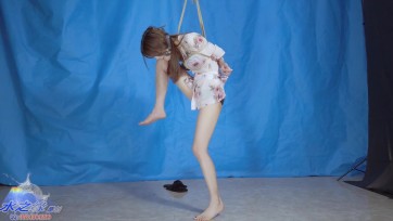 【水之缘】性感女神丝巾群捆绑，改版日式，严厉的吊着单脚吊脚尖点地！