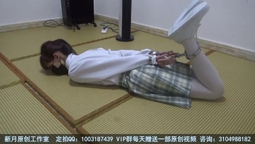 【新月原创】【雪莹】清纯女大学的宿舍8字铐驷马铐JK白丝运动鞋 各种挣扎