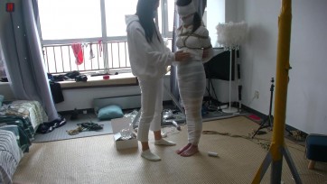 【绳之韵】心软的菲菲，变成木乃伊的小诺，小诺第一拍第三集全包TK玩脚上集：菲菲练手虐小诺，全包、TK