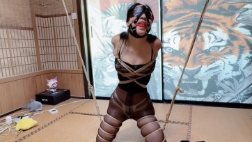 【缚心室】黑丝大胸小美女超极致后手直臂紧缚，多姿势下啵啵贝超长时长挑战，秒C神器，失控模式下疯狂扭动身体，到最后无力挣扎