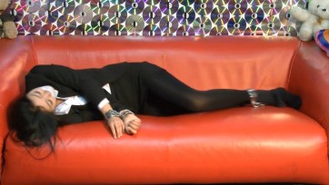 【真实经典】美女淘淘遭快递上门索命镣铐折磨