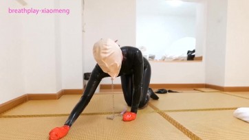 【小萌同学】小御 极限乳胶头套抽搐倒下-脱缚挑战