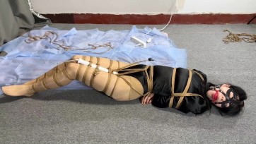 【进击的番茄】《傲嫣强制地狱》超美桀骜妹子傲嫣驷马严厉紧缚，马具口球牢牢塞进樱桃小嘴，不甘的挣扎+绝望的呻吟，在仙女棒的加持下一次又一次的抽搐扭动，最后绝望且满足的变成...