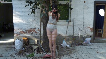 【试炼工作室】《素人阿瑾初体验下》【御姐/吊/电ji/小玩具/压舌口环/空姐重口原味丝袜鞋/户外湿身/访谈】