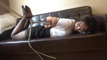 【山东原创】娜娜落入魔爪（上）自己偷偷玩耍把自己玩儿进去了