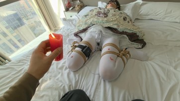 【FXX】◤暴走的小萝莉◢温水煮青蛙式的TJ会呈现出什么样的表现 无内白丝 内置震动玩具 电击器✙肛尾✙绞刑昏迷 高温蜡油刺痛的发出整栋楼都能听见的惨叫 花式驷马✙KJ训练吞J✙前后夹...