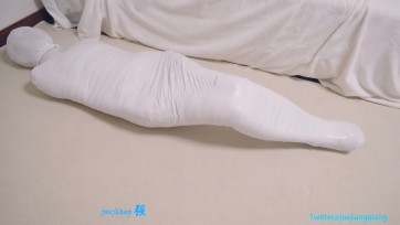 【倔强】伊伊的胶带木乃伊