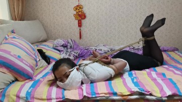 【JS】艾诺-白领装五花驷马-黑丝虐足-超大口塞式口罩