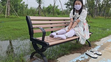 【苏苏】Lolita萝莉雨天公园镣铐邂逅tk