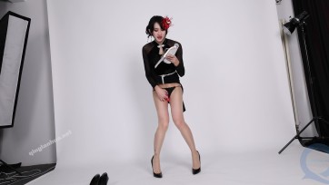 【面具男】骚货伪娘青酱天气播报媛收视率保卫战，直播被要求一边读着色情小说 ，被震棒刺激，为了收视率最后还要被当众羞辱！最后银水流满整个演播室！