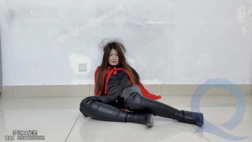 【梦川】（灵儿）《校园女怪盗》女侠女怪盗潜入被制服后强迫走绳 惨遭直播摸裆羞辱