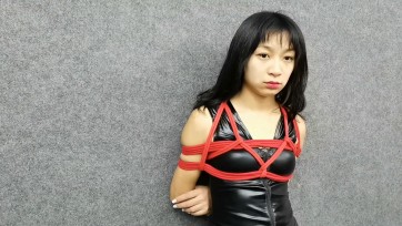 【HD飞天原创】云儿日式紧缚强制广场跳舞，饭店强迫喂食，强迫游街示众，真心刺激的一部......