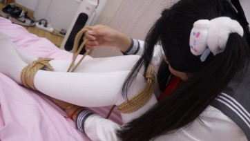 【荷仙少女】可爱水手服白丝贝壳鞋的超级互动 全程对话挑逗 你有本事就来啊 一开始说一分钟喊叫出来 摸着摸着就开始喊救命呀！！放开我你个死变态！！