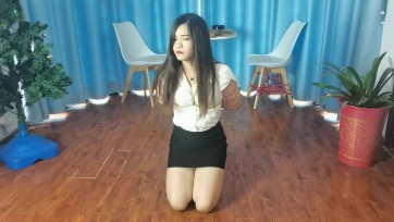 【一绳所爱】洛儿和老师玩游戏，输了要绑起来罚跪