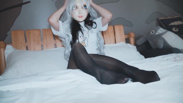 【小丑】coser圈漂亮妹子，慢慢引导，胶带封嘴再头套kigurumi头壳，捆绑后就由不得自己咯……