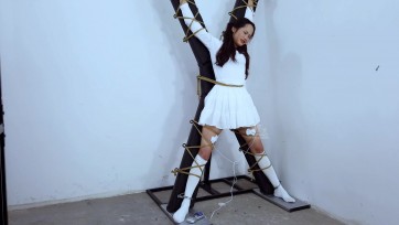 【樱束原创】《高材生的压力-禁止早恋》潇雅是高材生成绩出众，但是学习压力非常大，于是求助老师，老师知道潇雅最近早恋故意用各种方法惩治她....