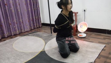 【子衿原创】女大学生琳琳入室盗窃被捆绑驷马囚禁TK挠脚折磨