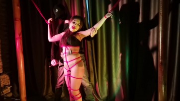 【一绳所爱】外籍女孩洋洋吊起双手跳舞