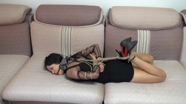 【一往情深】美女与劫匪 挣扎片段