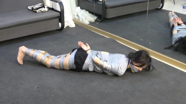 【美束映画】《小狐狸的逃脱计划》便装小狐狸被绳子胶带捆绑堵嘴，逃脱失败，惨遭驷马。