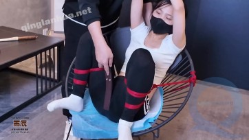 【雨辰工作室】失禁の诱惑 新人反差妹子 雯雯 铁椅捆绑 强高失禁 羞辱玩弄 事后清洗 湿身诱惑