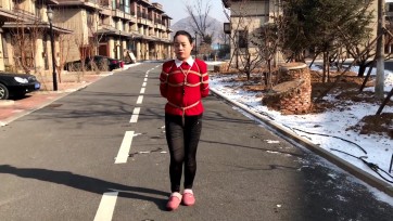 【丽佳美苑】潇潇：寒亭残雪捆绑露出(户外,手铐,脚镣,项圈,裸足,家务)