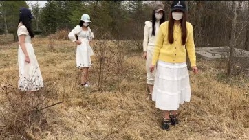 【布莱恩】4个女孩的户外镣铐游戏