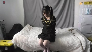 【绳之韵】小呆白丝桃缚宣传片：绝对美脚小细腿、双马尾元气萌新少女，JK、白丝，桃缚，口枷、口球、口水收集，TK、强制游戏，娇嫩花朵不堪承受之蹂躏，可怜兮兮、哇哇大叫.....