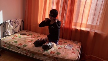 【玩奴原创】糖糖170cm美女肉丝皮革人形犬初次调教，拉出来遛遛，姑娘很青涩，k9训练。